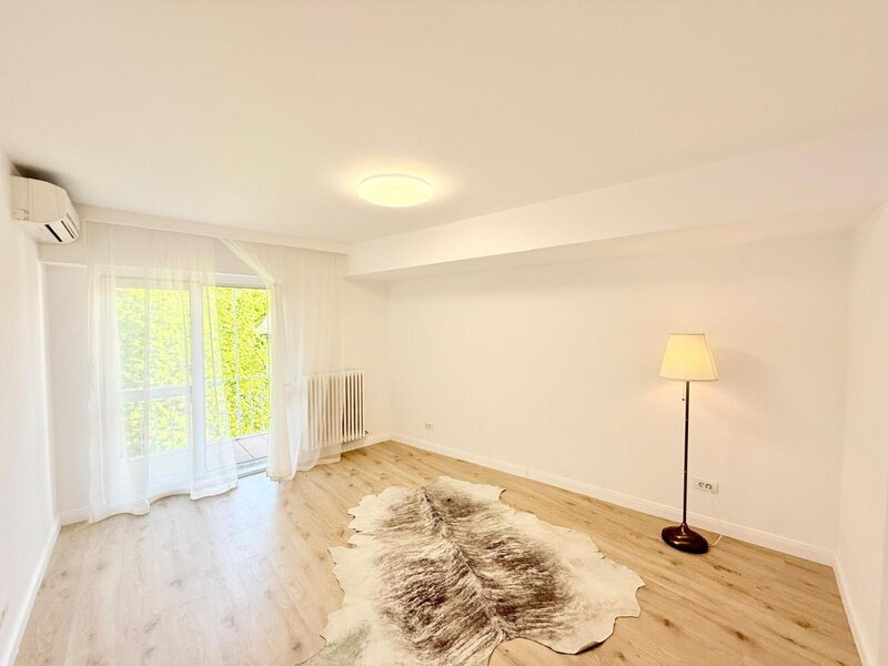 Parcul Cismigiu, 2 camere, ultracentral, renovat, bl. 1960, COMISION - 0%